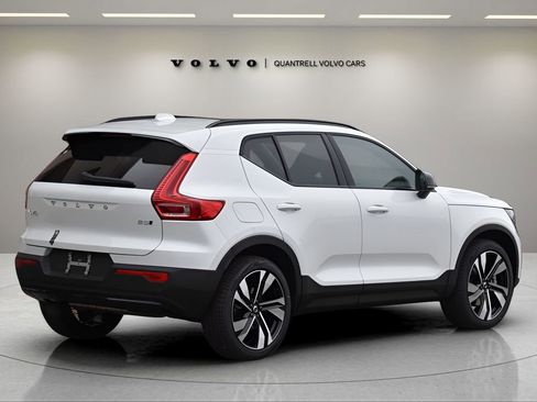 Certified 2025 Volvo XC40 B5 Ultra w/ Protection Package Premier image 4