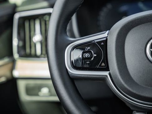 Used 2025 Volvo XC90 B6 Plus image 29