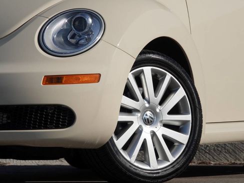 Used 2008 Volkswagen Beetle SE FWD image 40