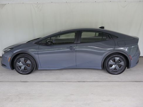 Used 2026 Toyota Prius Plug-In Hybrid FWD image 23