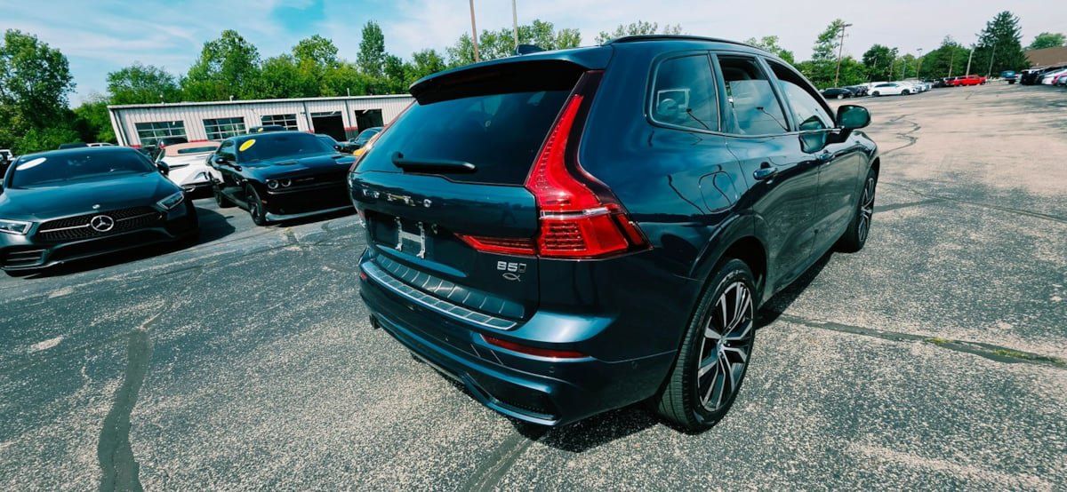 Used 2024 Volvo XC60 B5 Plus w/ Protection Package Premier AWD/4WD image 4