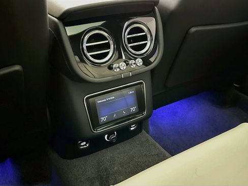 Used 2025 Bentley Bentayga AWD/4WD image 25