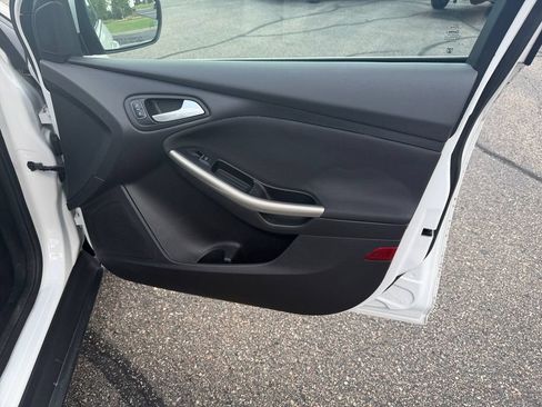 Used 2015 Ford Focus Titanium FWD image 16