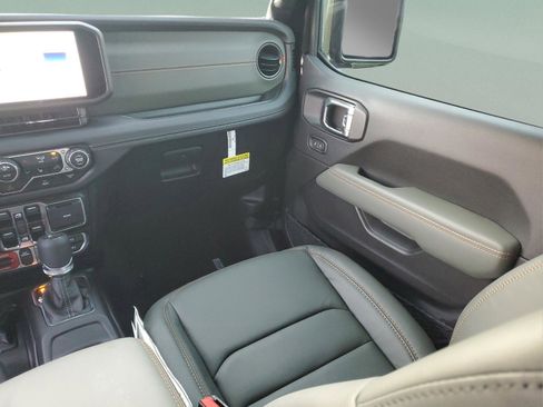 New 2025 Jeep Gladiator Mojave w/ Convenience Group image 12