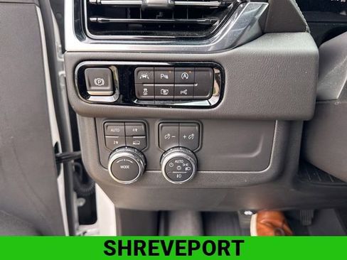 Used 2025 GMC Yukon XL Denali w/ Sun & Power Step Package image 10