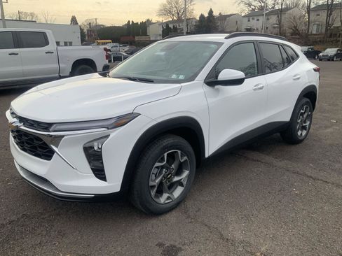 New 2026 Chevrolet Trax LT w/ Driver Confidence Package image 3