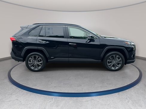 Used 2024 Toyota RAV4 Limited w/ Advanced Technology Package AWD/4WD image 4