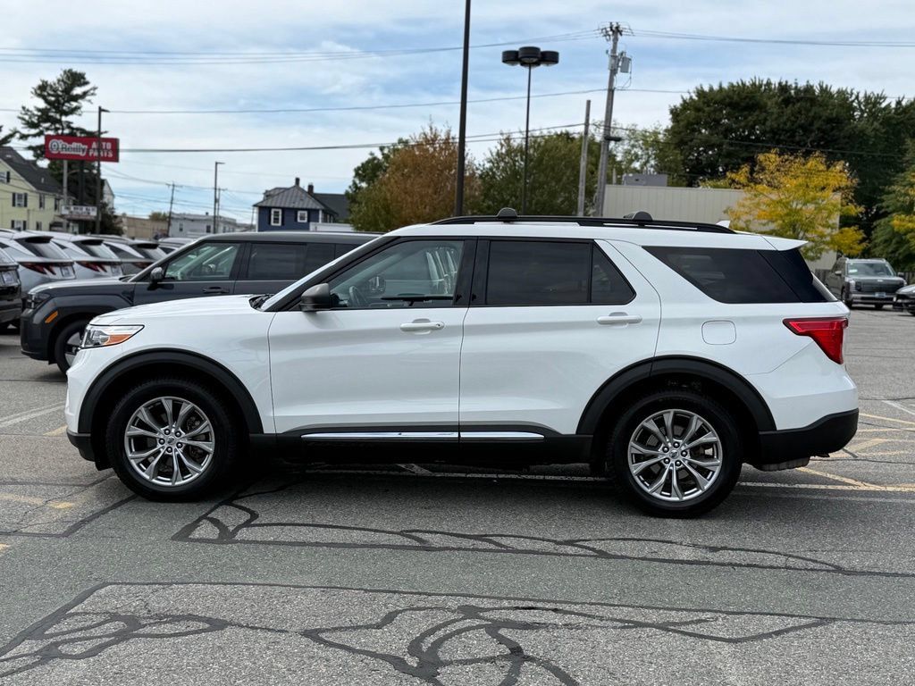 Used 2021 Ford Explorer XLT w/ Equipment Group 202A AWD/4WD image 2
