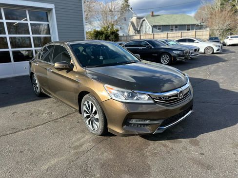 Used 2017 Honda Accord EX-L image 2