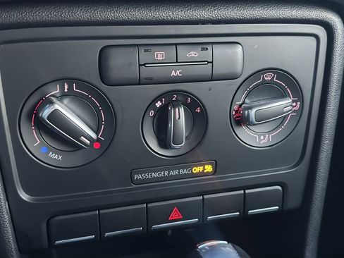 Used 2017 Volkswagen Beetle 1.8T S image 21