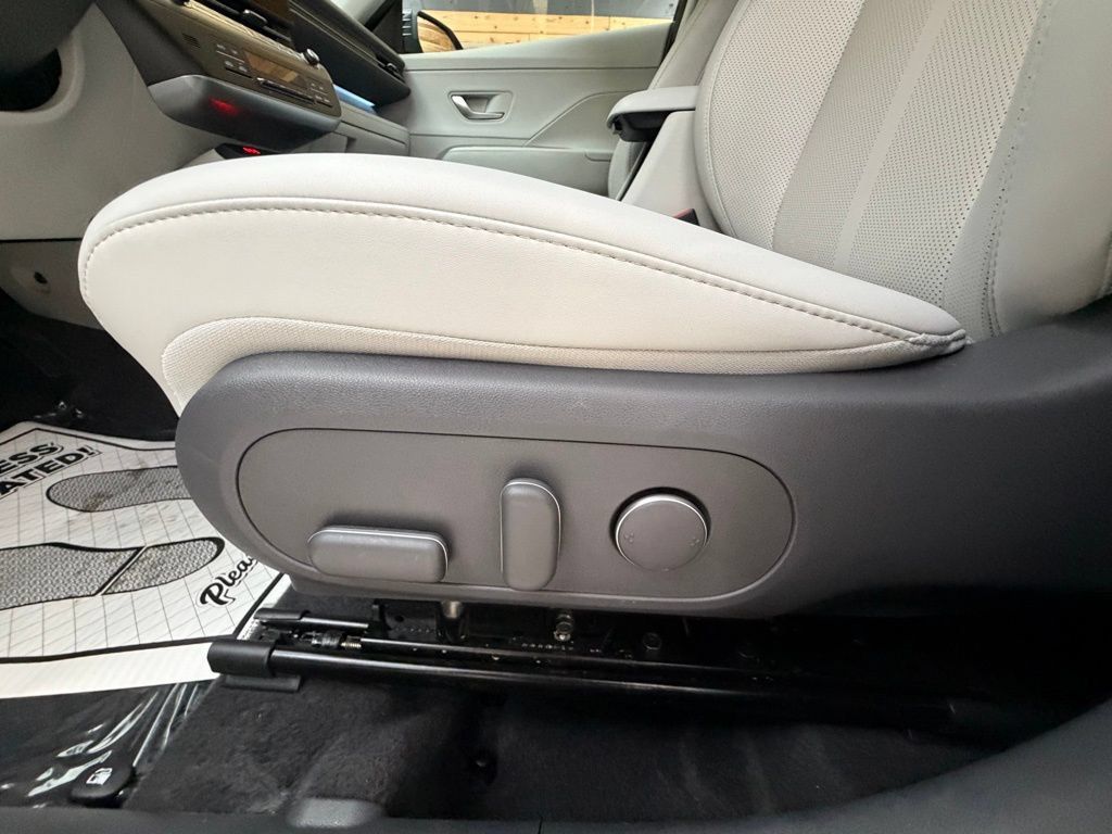 Certified 2026 Hyundai Kona SEL Premium AWD/4WD image 25