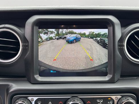 Used 2023 Jeep Wrangler Unlimited Sahara w/ Cold Weather Group AWD/4WD image 26
