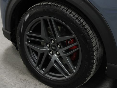 Used 2025 Ford Explorer ST image 10