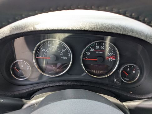 Used 2017 Jeep Wrangler Unlimited Rubicon w/ Max Tow Package AWD/4WD image 14