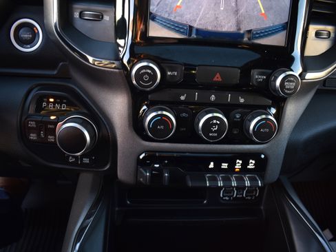 Used 2020 RAM 1500 Big Horn w/ Built-to-serve Edition image 21