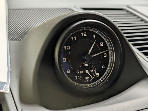 Certified 2024 Porsche Macan image 33