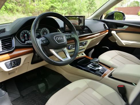 Used 2023 Audi Q5 2.0T Premium Plus w/ Premium Plus Package AWD/4WD image 2
