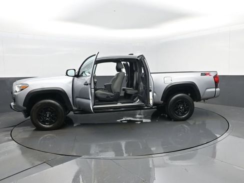 Used 2020 Toyota Tacoma SR w/ SX Package image 29