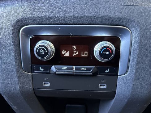 Used 2021 GMC Yukon XL Denali w/ Denali Premium Package AWD/4WD image 27