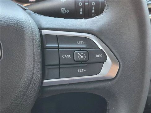 Used 2025 Jeep Compass Latitude AWD/4WD image 14
