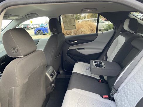 Used 2022 Chevrolet Equinox LT w/ Driver Convenience Package image 16