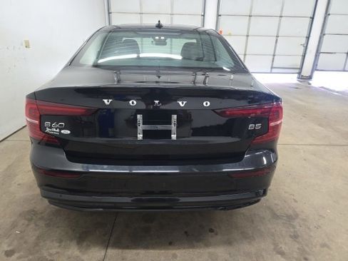 Used 2024 Volvo S60 B5 Core image 10