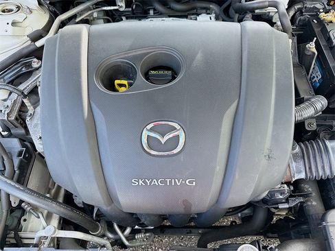 Used 2020 MAZDA MAZDA3 Premium image 32