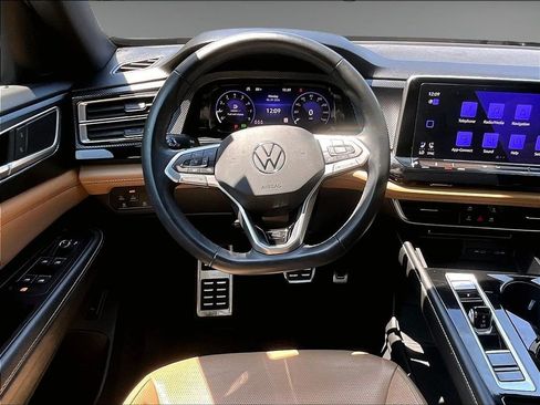 Used 2024 Volkswagen Atlas Cross Sport SEL R-Line AWD/4WD image 17