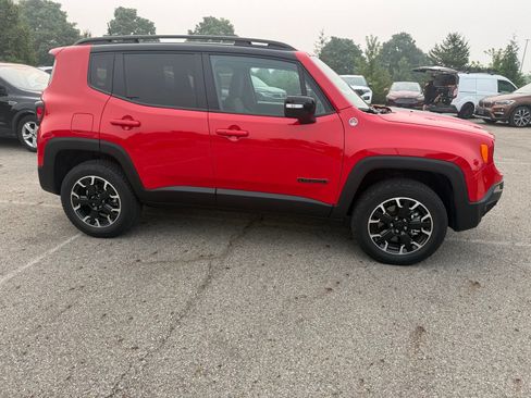 Used 2023 Jeep Renegade Trailhawk w/ Trailhawk Elite Group AWD/4WD image 4