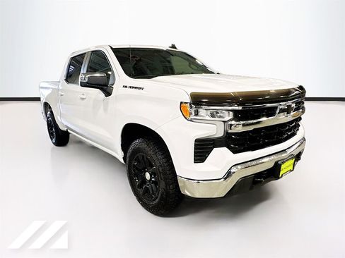 Used 2022 Chevrolet Silverado 1500 LT AWD/4WD image 3