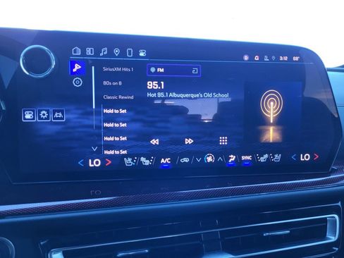 Used 2024 Chevrolet Traverse RS image 13