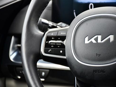 Used 2024 Kia Carnival SX Prestige image 29