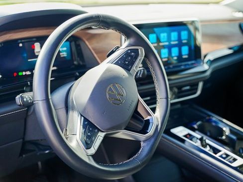 Certified 2024 Volkswagen Atlas SE image 9