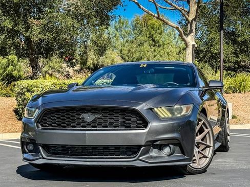 Used 2015 Ford Mustang Coupe image 3