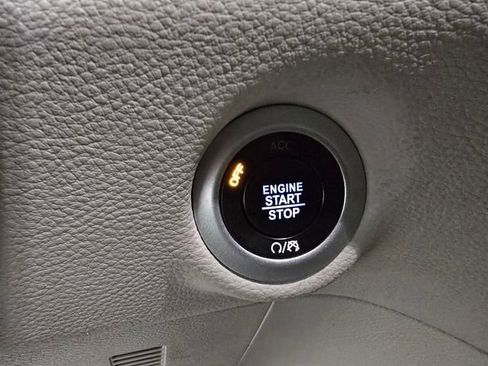 Used 2020 Chrysler Pacifica Limited image 22