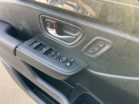 Used 2025 Honda Pilot TrailSport image 11