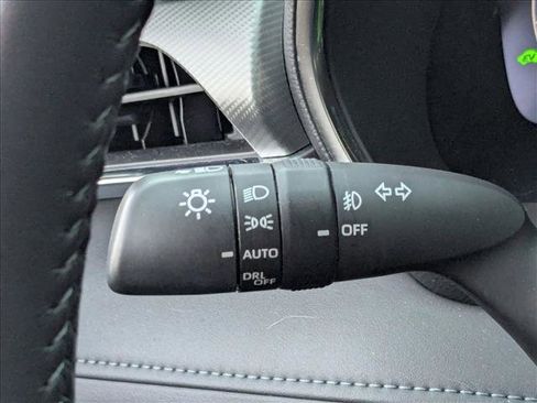 Used 2023 Toyota Highlander Platinum image 10