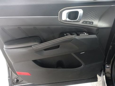 Used 2022 Kia Sorento SX FWD image 9