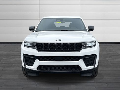 New 2026 Jeep Grand Cherokee Altitude AWD/4WD image 9