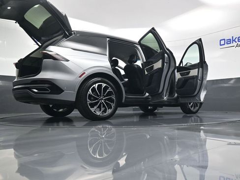 Used 2024 Lincoln Nautilus Reserve image 59