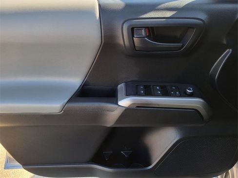 Used 2016 Toyota Tacoma SR5 w/ Towing Package image 14