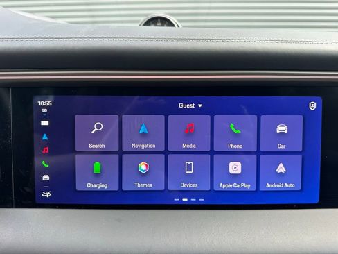 Certified 2025 Porsche Macan Turbo Electric AWD/4WD image 31