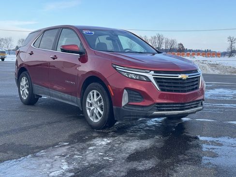 Used 2023 Chevrolet Equinox LT image 3