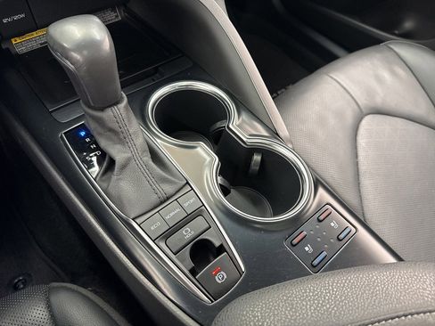 Used 2020 Toyota Camry XSE image 31