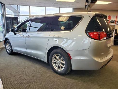 Used 2026 Chrysler Voyager LX image 3