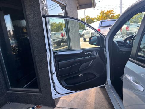 Used 2018 Dodge Grand Caravan GT image 7