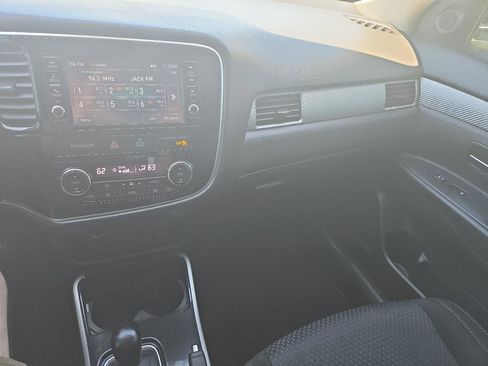 Used 2018 Mitsubishi Outlander ES FWD image 18