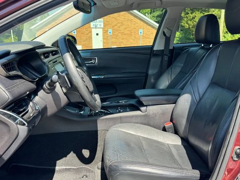 Used 2018 Toyota Avalon Touring FWD image 10