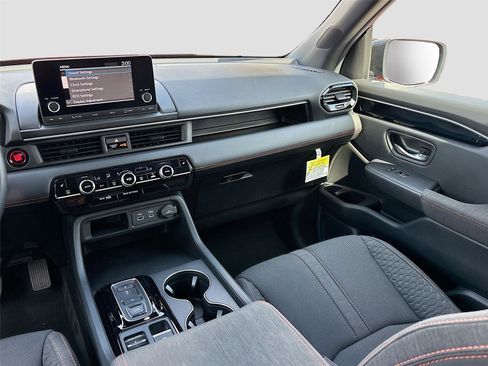 Certified 2025 Honda Pilot Sport image 26