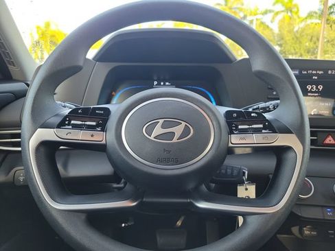 Used 2025 Hyundai Elantra SE FWD image 13